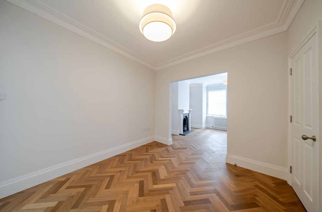 Property photo 3 of 12 1371353-11-68F63F...