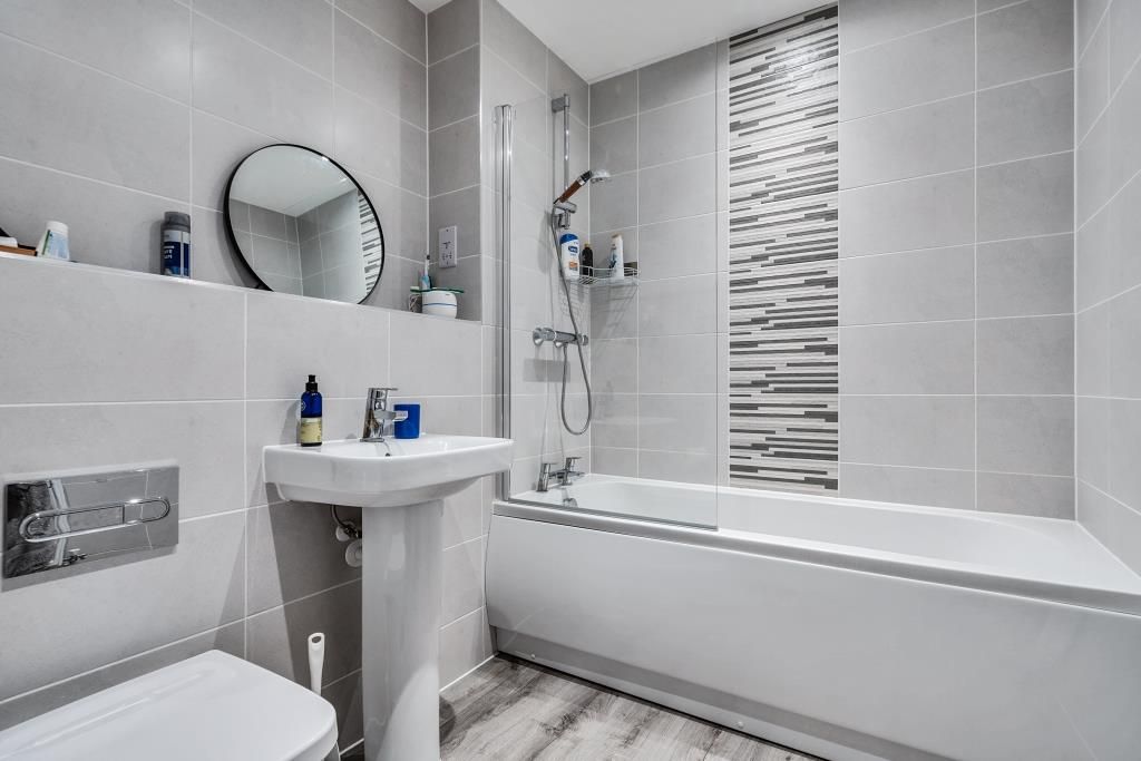 Property photo 3 of 23 Bathroom