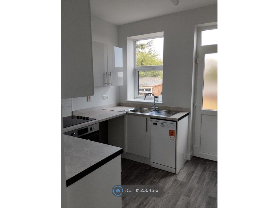 Property photo 3 of 14 Kitchen