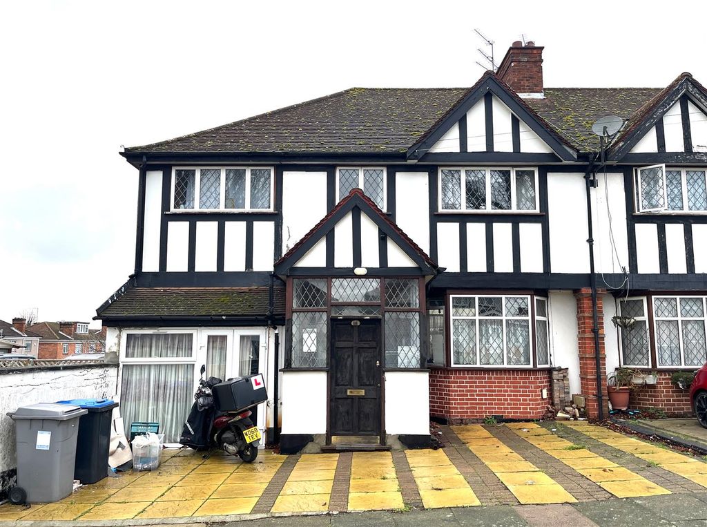 Property photo 1 of 8 Outside.Jpg