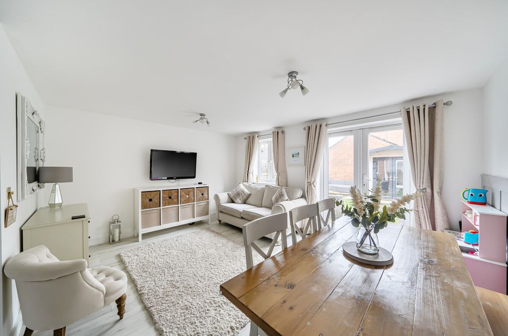 Property photo 3 of 12 139758496964d1Dba7c12