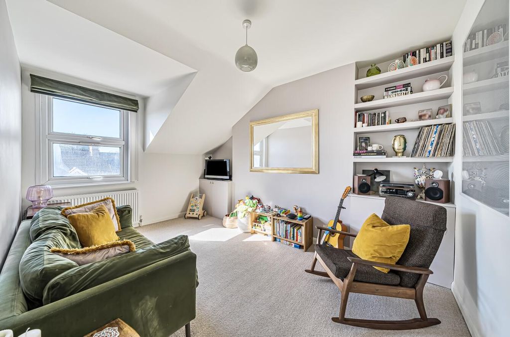 Property photo 2 of 12 1363648-19-68E3Dce9B57E4-Arw.Jpg