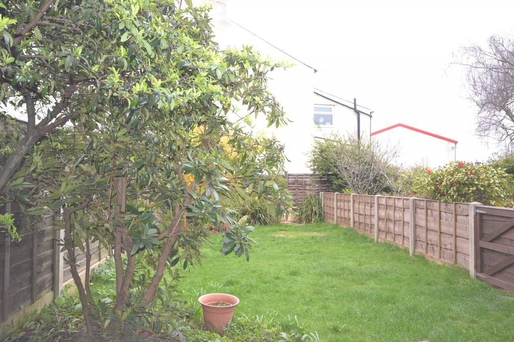 Property photo 3 of 9 Garden