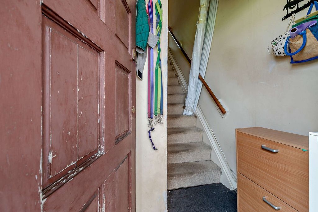 Property photo 2 of 25