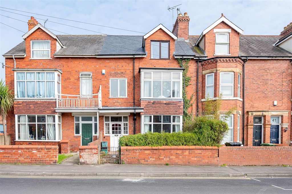 Property photo 1 of 17 External