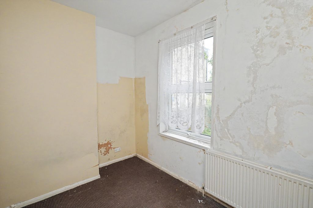 Property photo 2 of 10 Ground Floor Flat, 28 Bignold Road, London, E7 0Ex