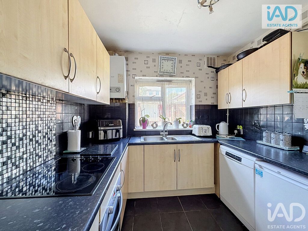 Property photo 3 of 12
