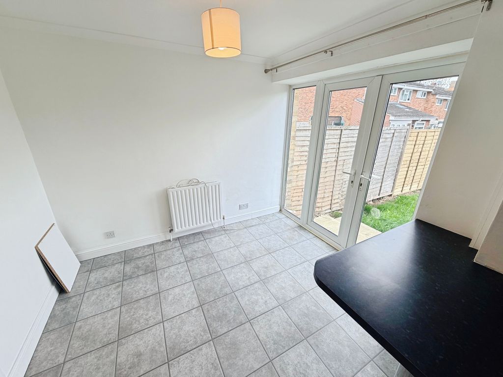Property photo 3 of 9 Dining Area