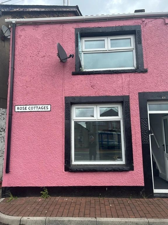 Property photo 1 of 6 Terraced For Rent