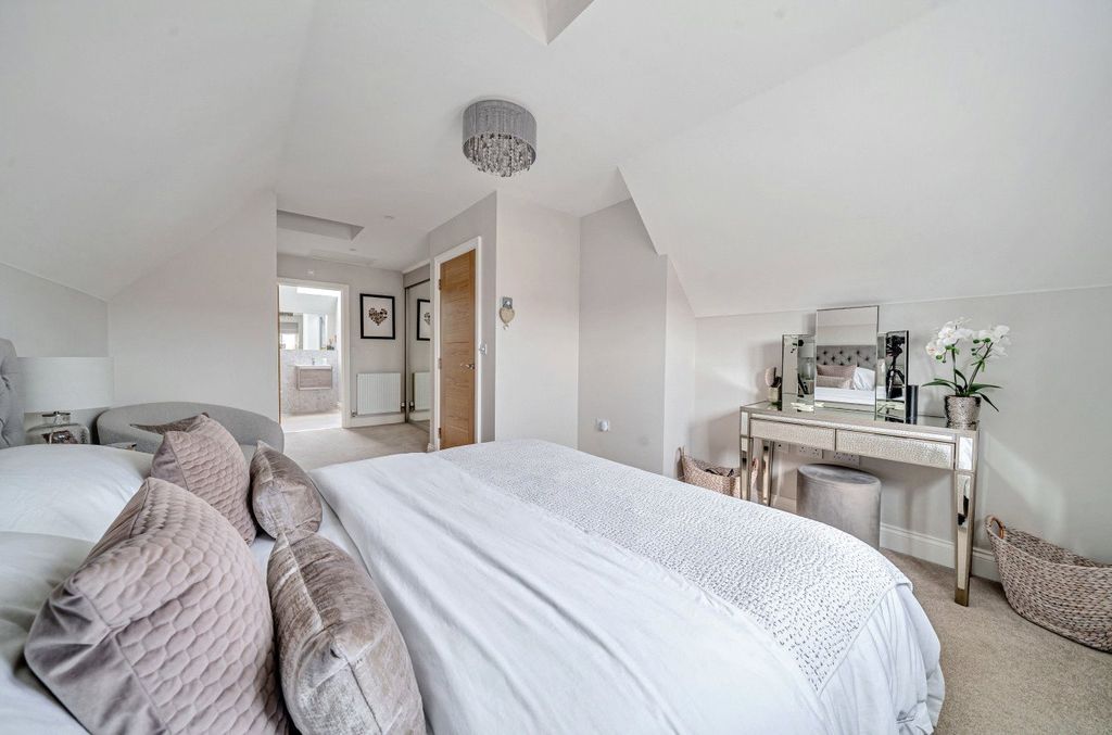 Additional image 5 of 5 bed detached house to rentPembers Farm Avenue, Fair Oak, Eastleigh, Hampshire SO50