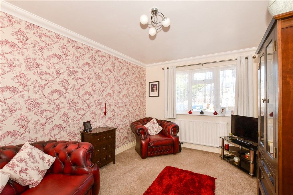 Property photo 3 of 12 Lounge