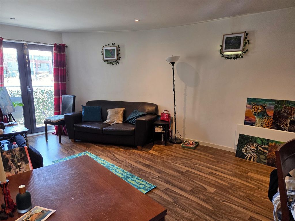 Property photo 3 of 8 Lounge.Jpg