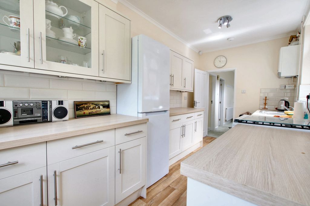 Property photo 2 of 27