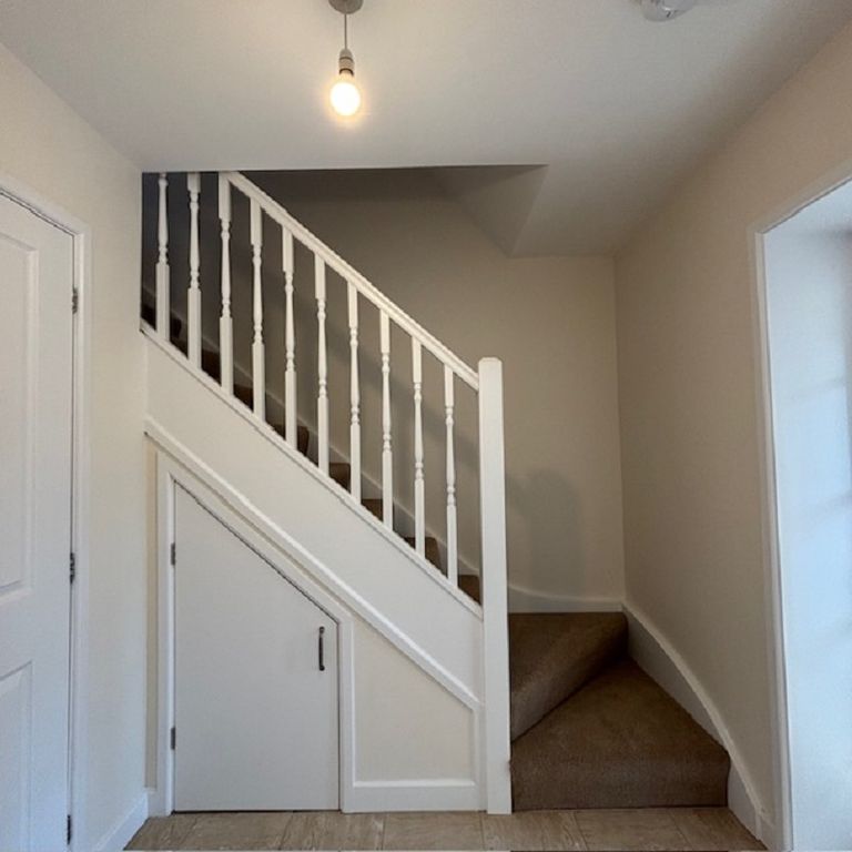 Property photo 2 of 12 Hallway