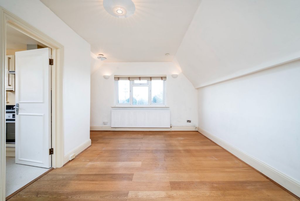 Property photo 2 of 11 3192058