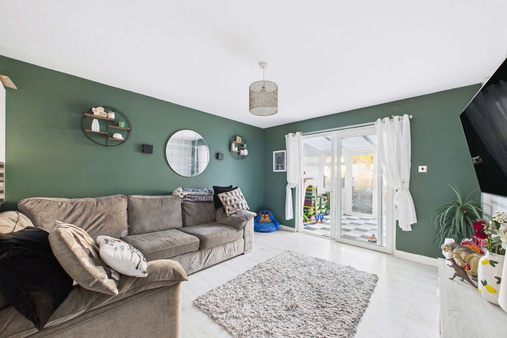 Property photo 2 of 20