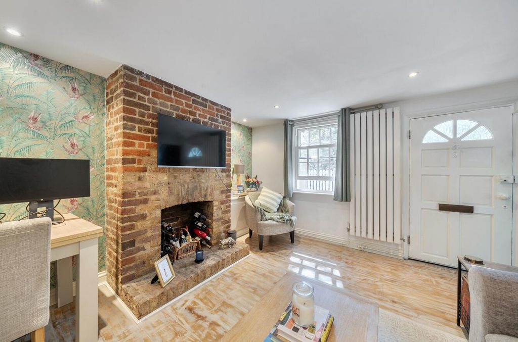 Property photo 3 of 9 Davidson Frost-Wellings, Dfw, Holmes Cottages, Let