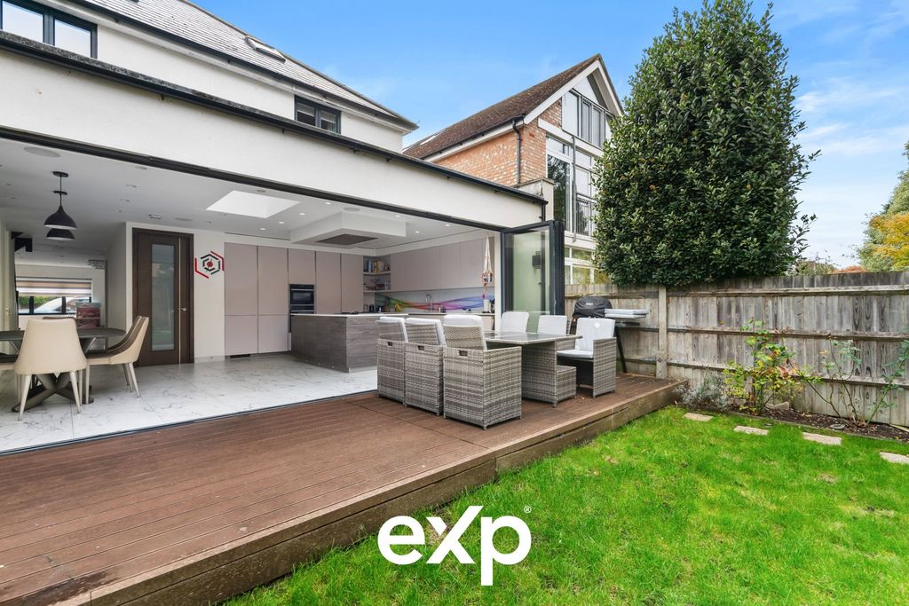 Property photo 1 of 33