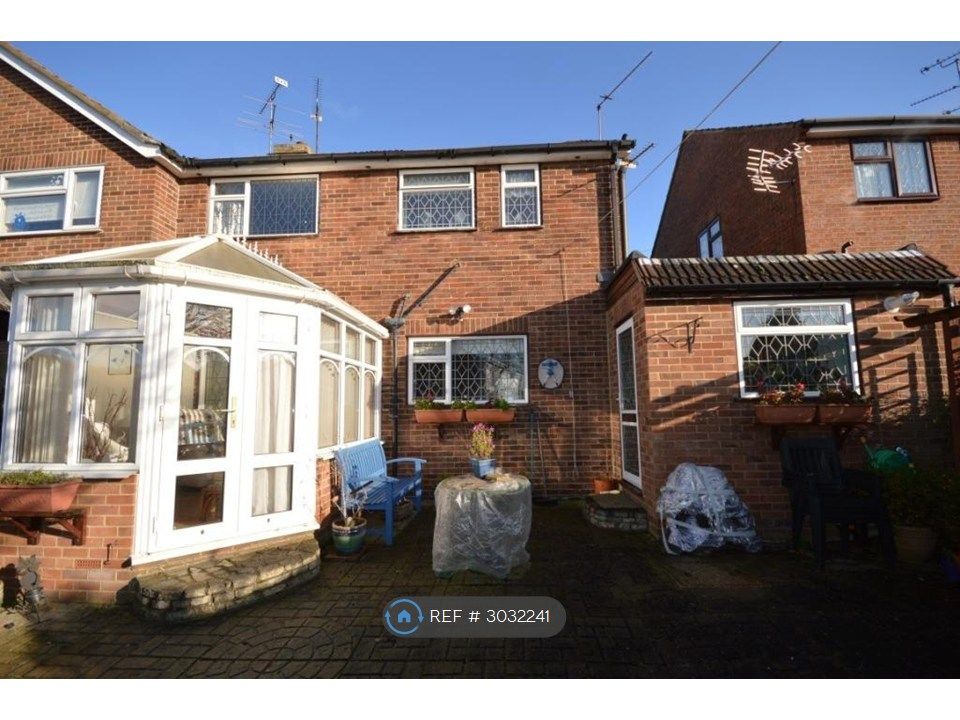 Property photo 2 of 16 Rear Garden - Conservatory