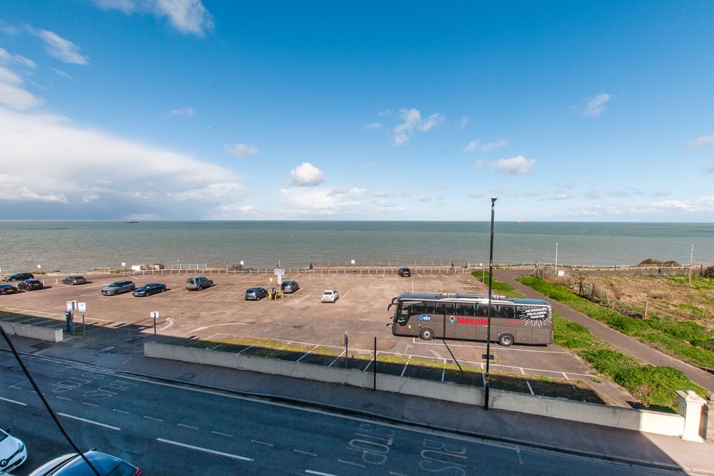 Property photo 2 of 20 4083491