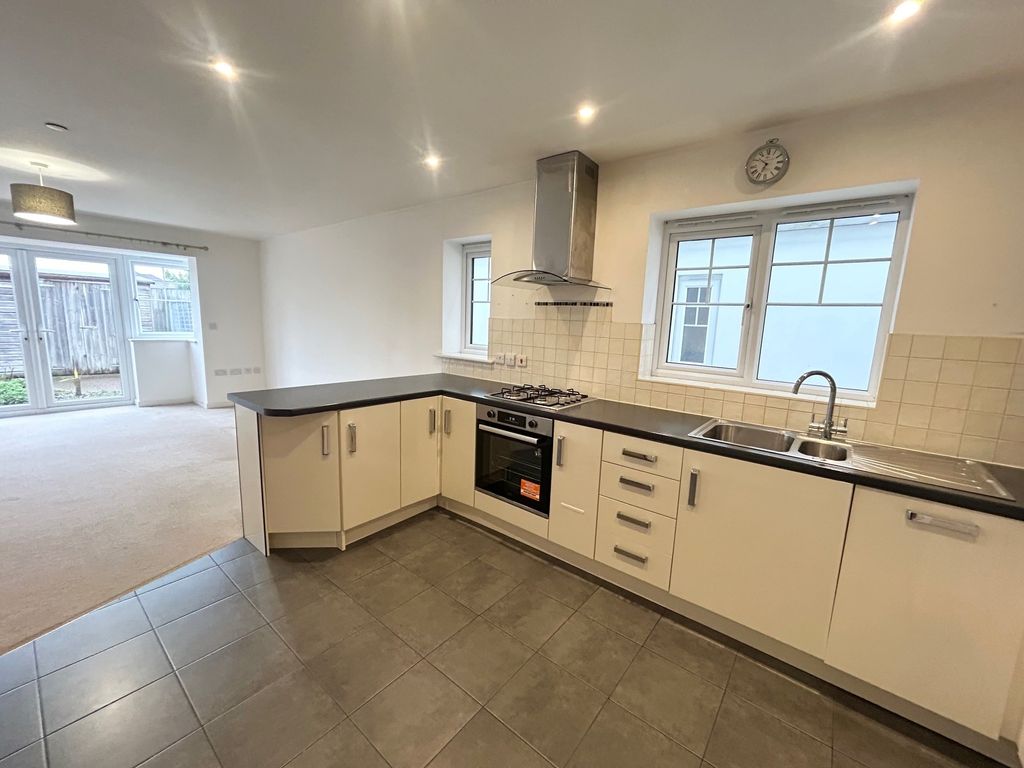 Property photo 2 of 17 Kitchen