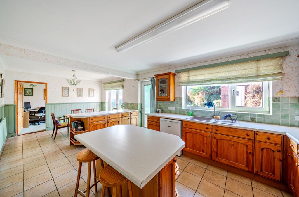 Property photo 2 of 22 1372341-11-68Ff4Eced9965