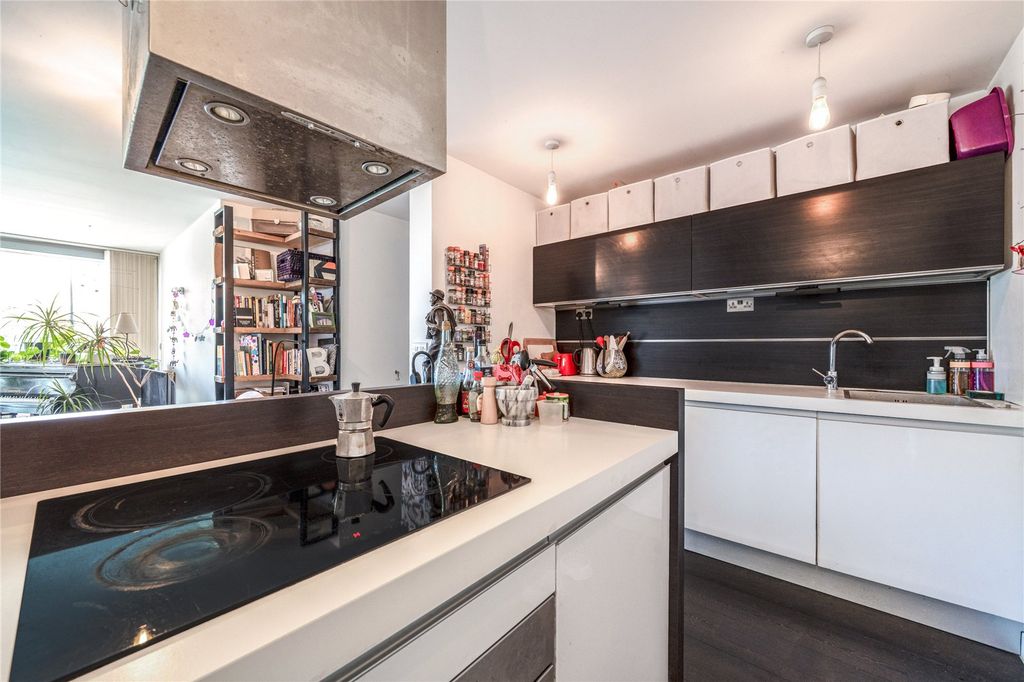 Property photo 3 of 12 Kitchen