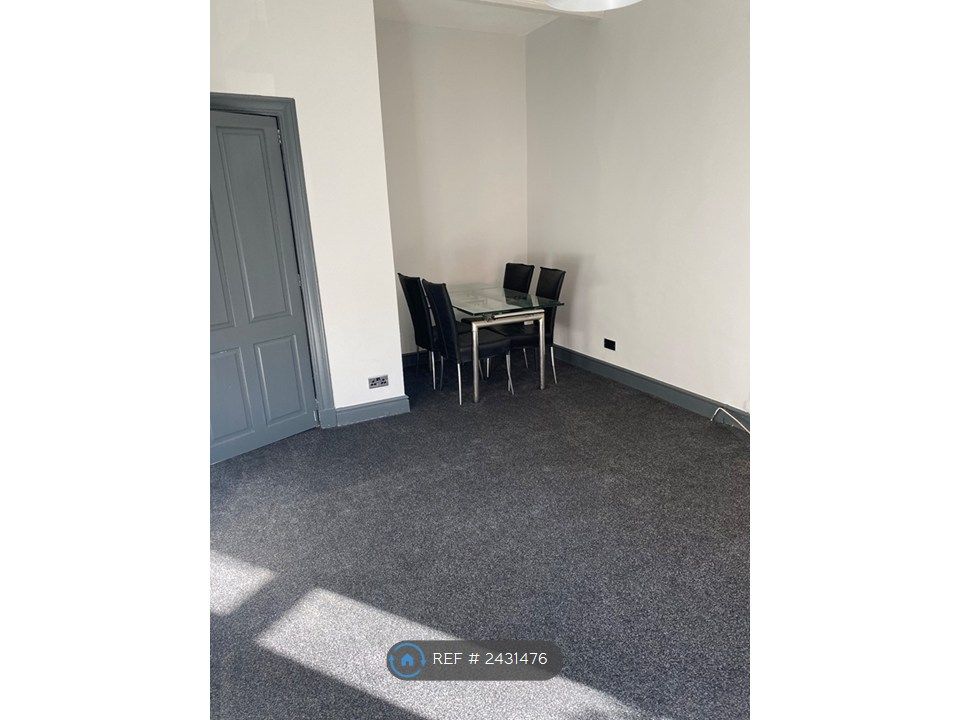 Property photo 3 of 20 Lounge