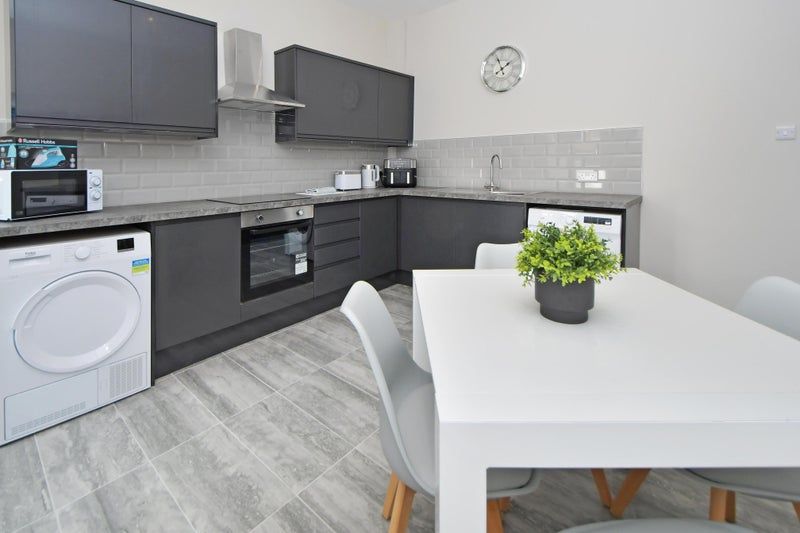 Property photo 3 of 9 Kitchen