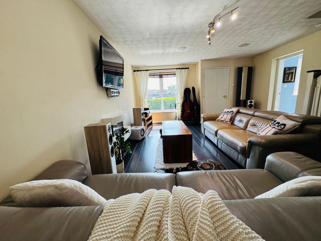 Property photo 2 of 25