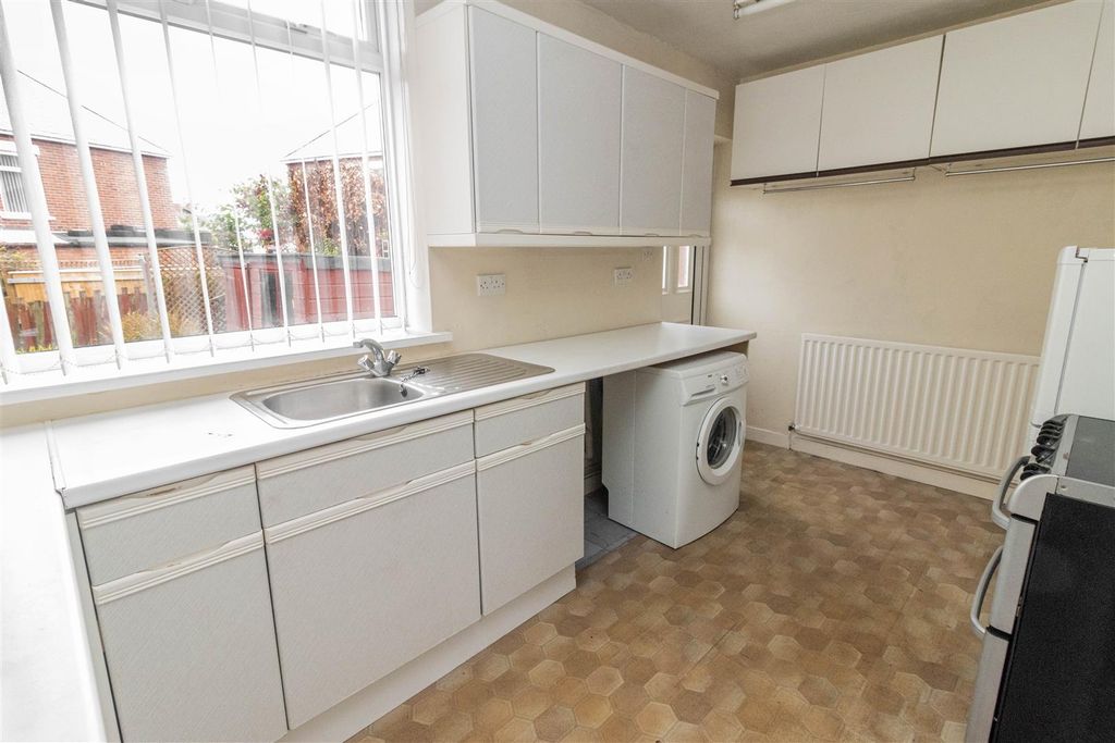 Property photo 3 of 13 Kitchen