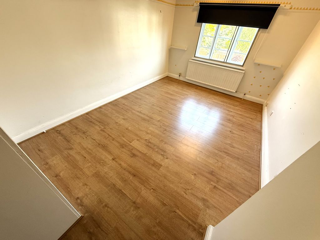 Property photo 2 of 15 Bedroom