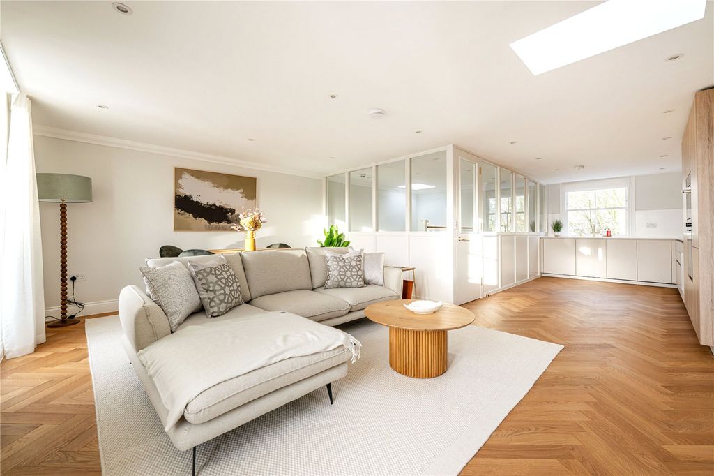 Property photo 1 of 18 Reception