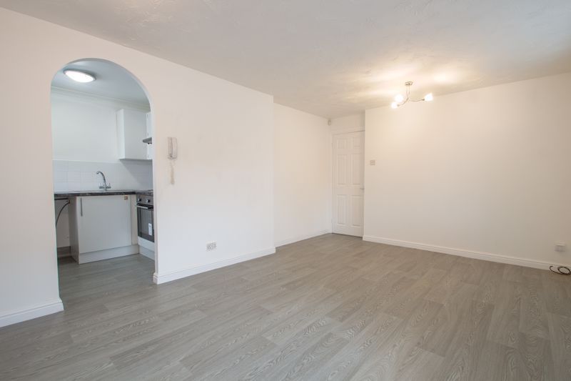 Property photo 2 of 7 Photo 6