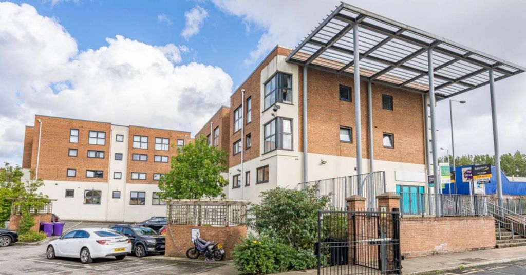 Property photo 1 of 7 Cover