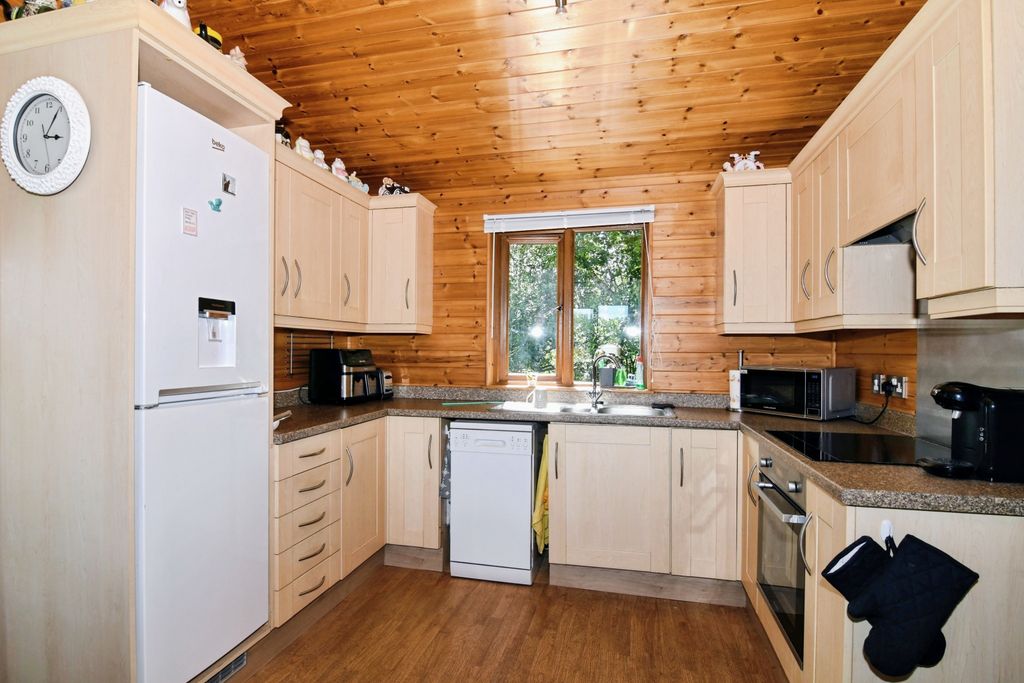 Property photo 3 of 20 Kitchen