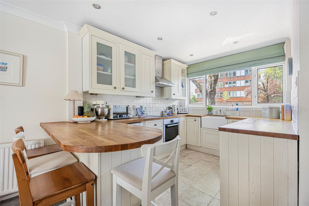 Property photo 3 of 18 15_79686.Jpg