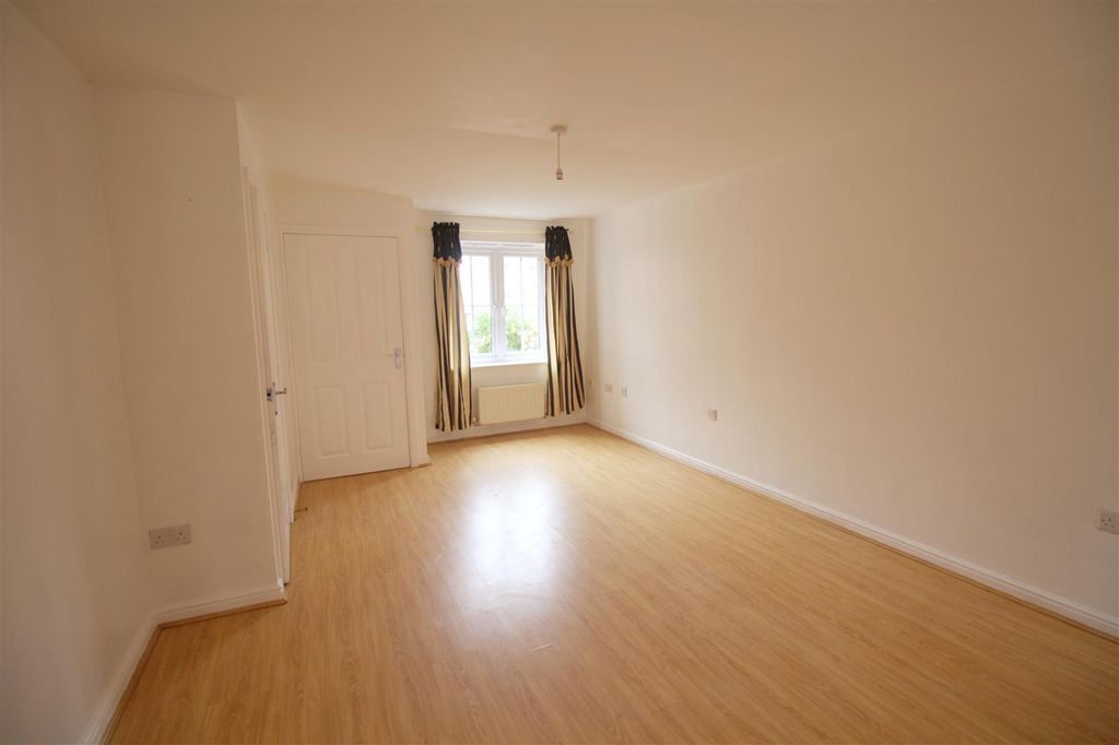 Property photo 2 of 13 Lounge.Jpg