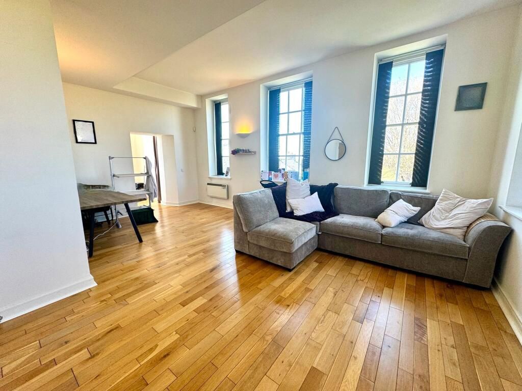 Property photo 2 of 8