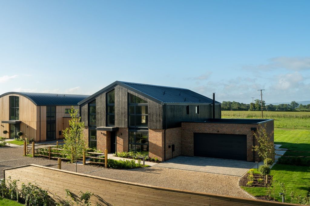 Property photo 1 of 9 Gablecroft