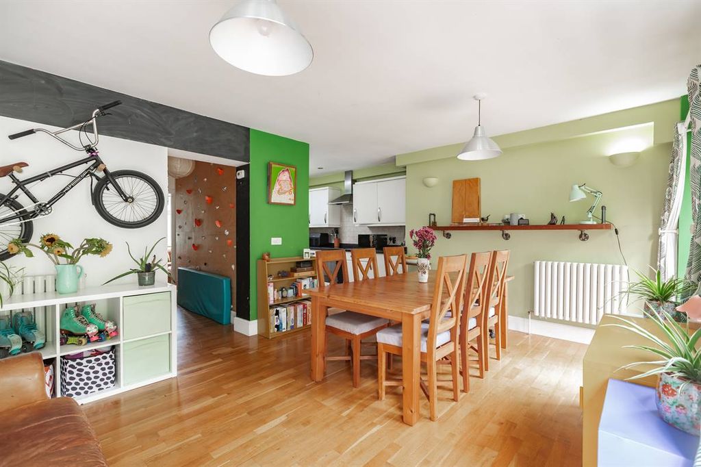 Property photo 2 of 26