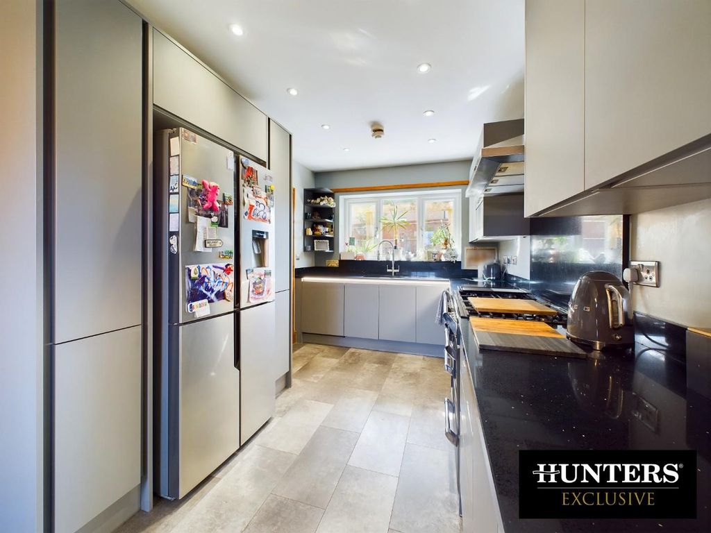 Property photo 2 of 24 Kitchen