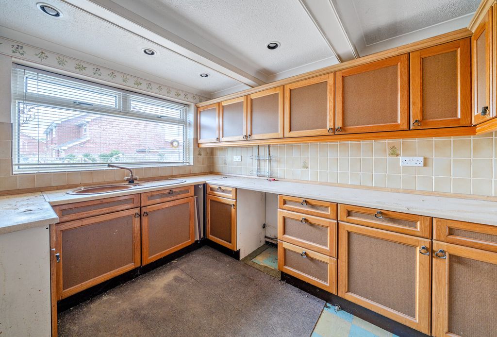 Property photo 2 of 14 1358413-7-68d42Df...
