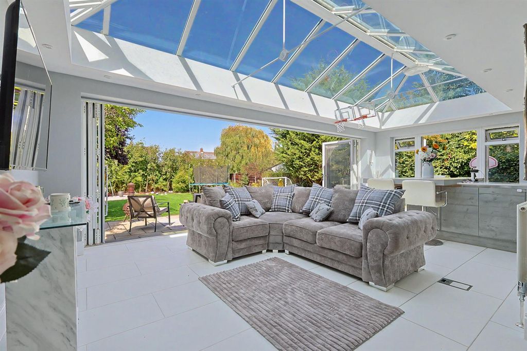 Property photo 2 of 44