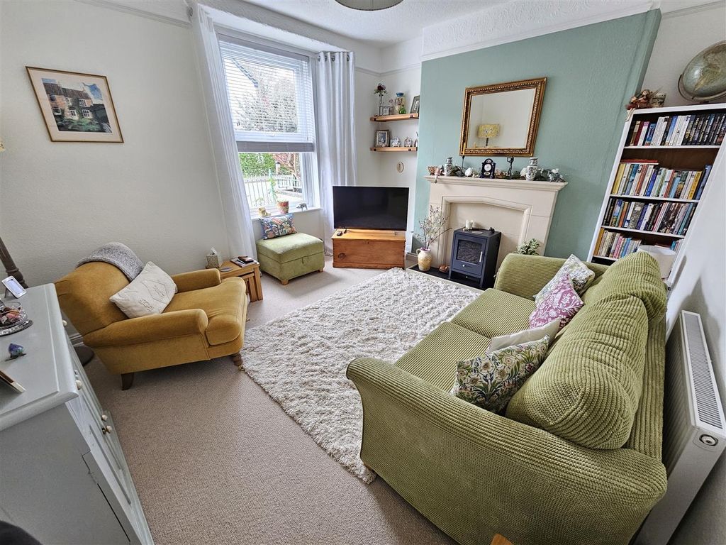 Property photo 2 of 20 Lounge.Jpg