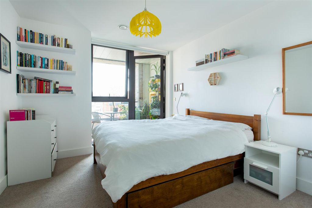 Property photo 3 of 24 Kingsland High Street, E8