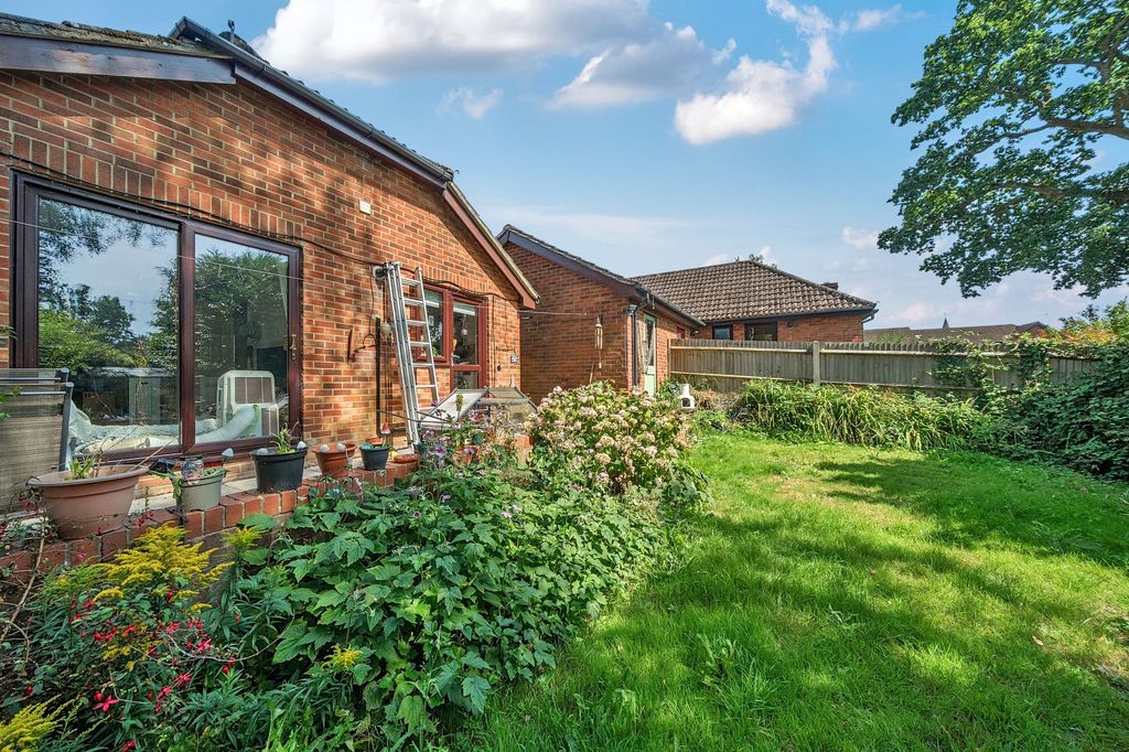 Property photo 3 of 8 Garden