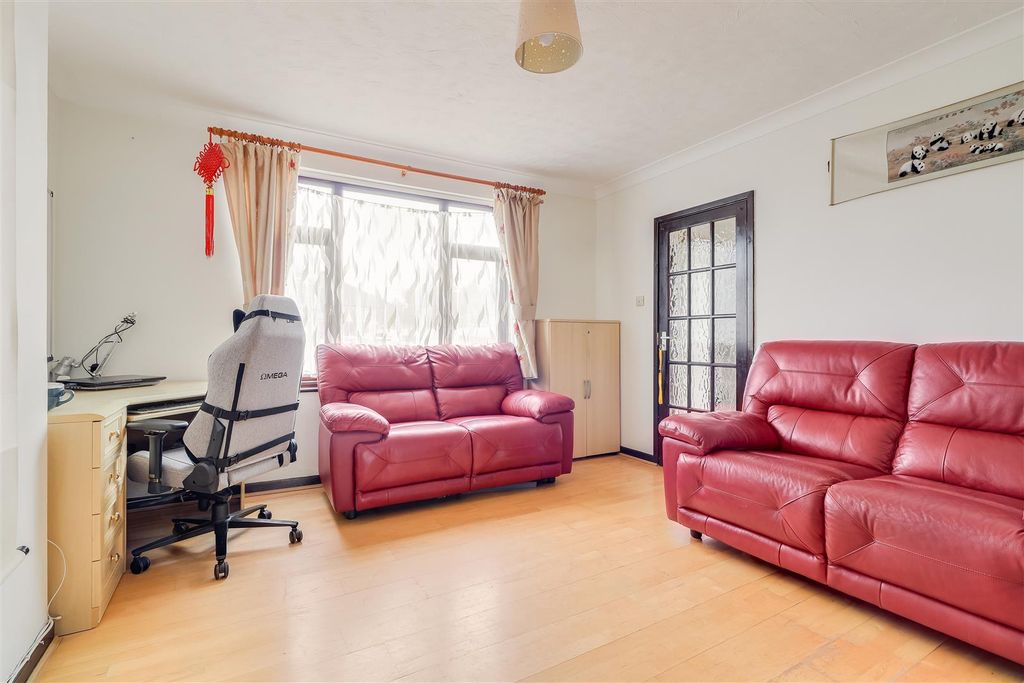 Property photo 3 of 21 Img (28).Jpg