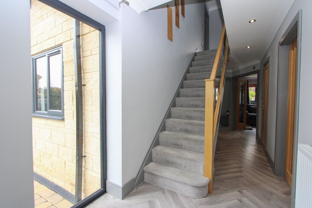 Property photo 3 of 33 Entrance