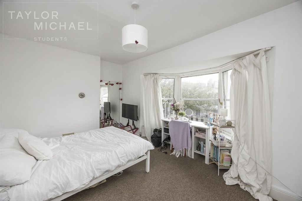 Property photo 1 of 15 Bedroom